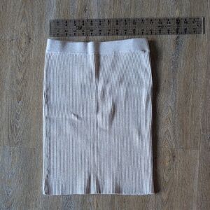 Elegant Cream Ribbed Skirt